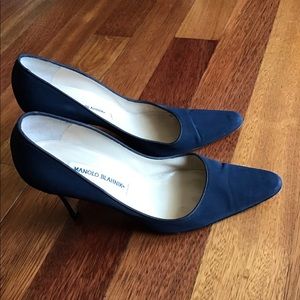 Navy blue satin Manolo Blahnik pumps